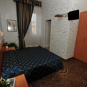 Camera tripla standard